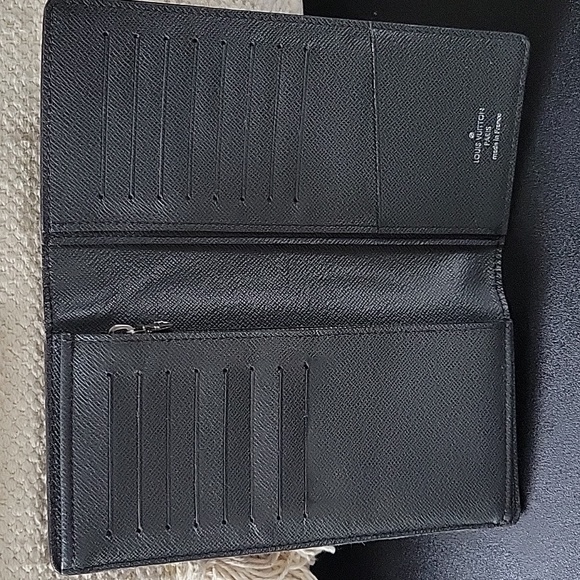 Louis Vuitton Brazza Wallet - Picture 3 of 8